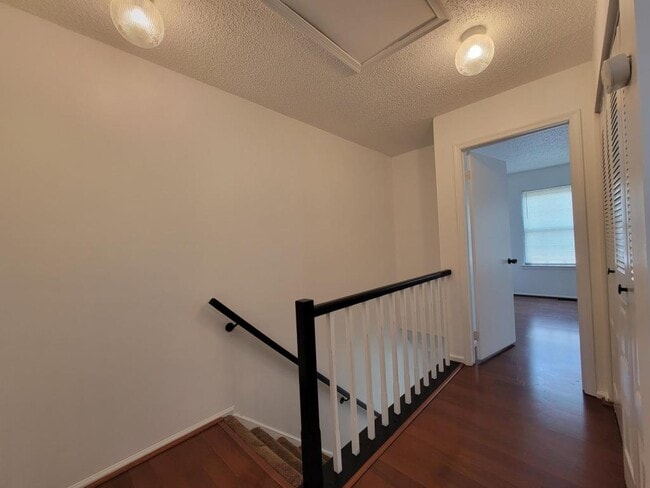 Building Photo - 515 Sheffield Ct