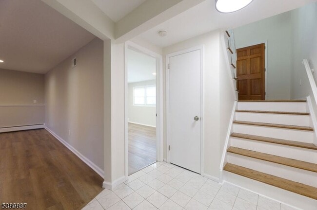 Building Photo - 71 Roosevelt St