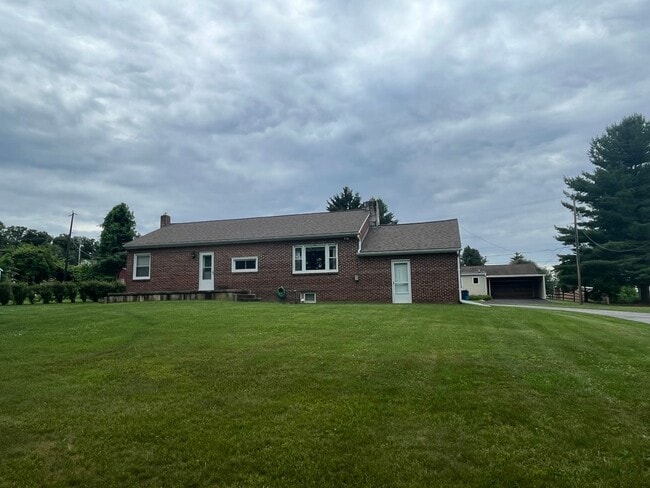 Building Photo - 3045 E Prospect Rd