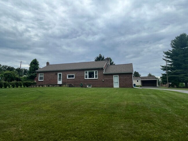 Building Photo - APPLICATION FEES WAIVED, THIS WEEKEND ONLY 3-13-3-15-2026