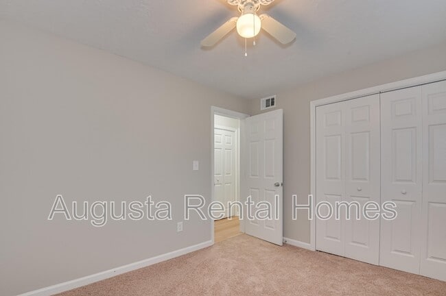 Building Photo - 2806 Thomas Ln