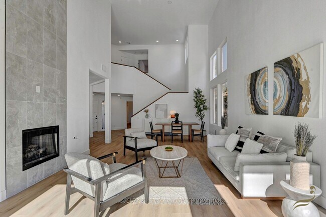 Building Photo - 3 Bedroom, 2.5 Bath Golf Course Home in Guard-Gated Canyon Gate