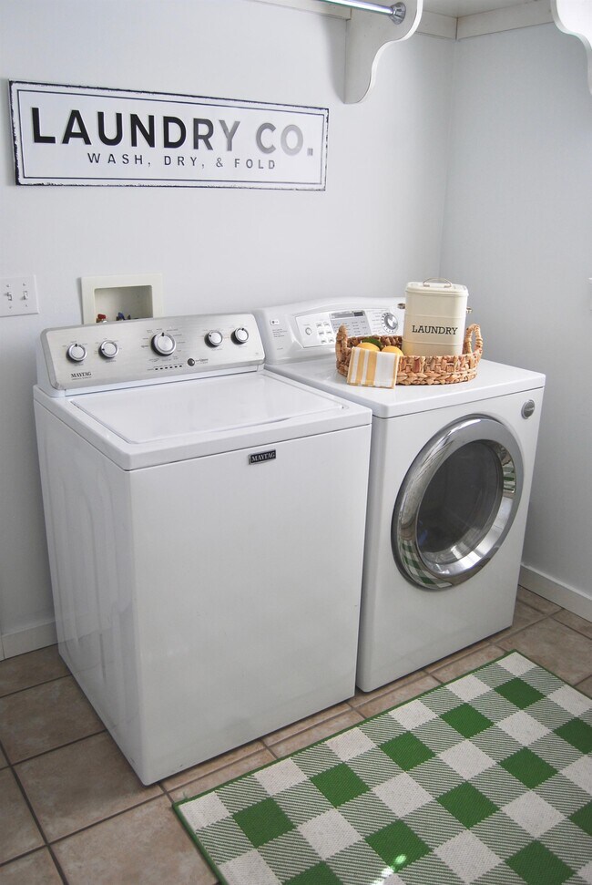 Building Photo - 555 S 800 E