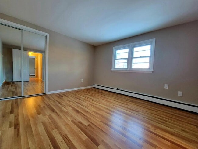 Building Photo - 67 Plum St