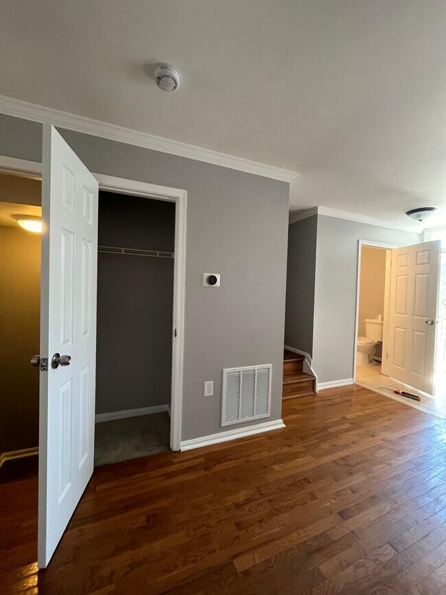 Building Photo - 4674 Mews Dr