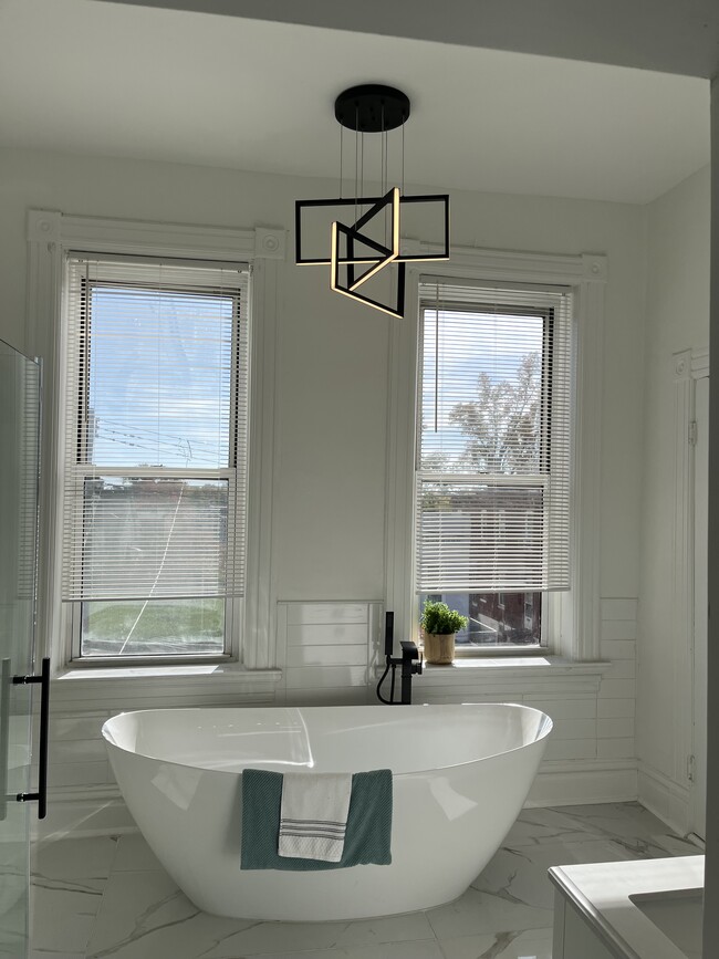 Building Photo - 1936 Arsenal St