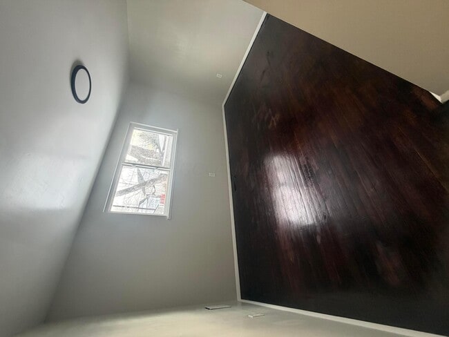 Building Photo - 4465 Paxton Dr S