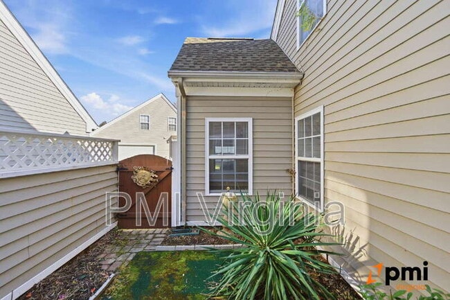 Building Photo - 1002 Nicklaus Dr