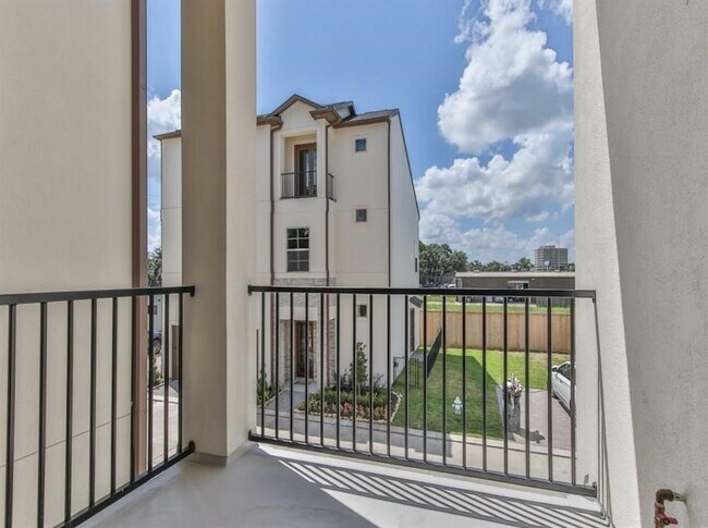 Building Photo - 10915 Brookeshire Chase Ln