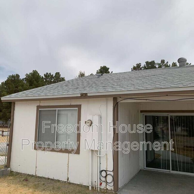 Building Photo - 1420 W Horn Rd