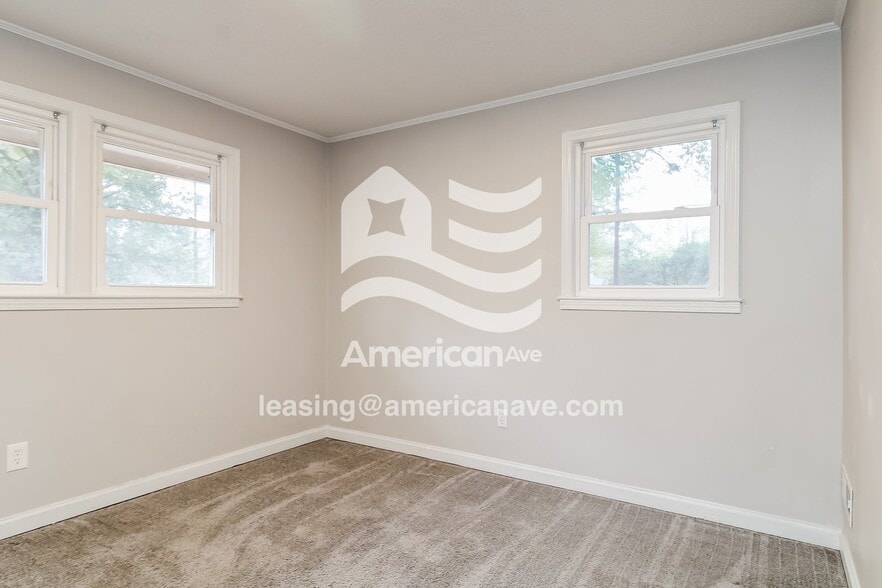 Building Photo - 2520 Stonehenge Dr