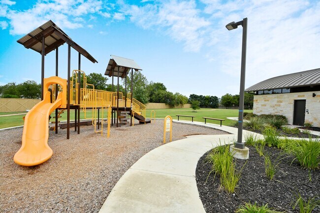 Building Photo - 512 Dakota Crk