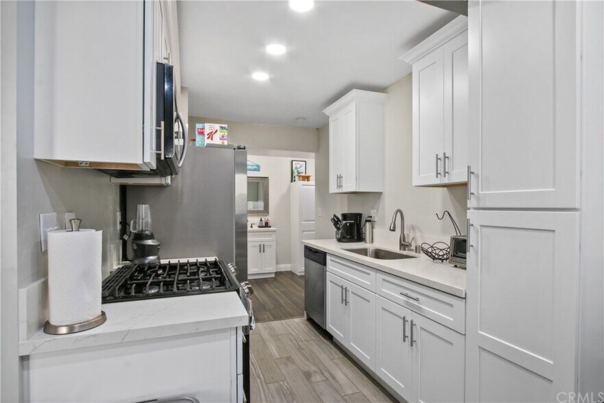 Primary Photo - 1350 W Lambert Rd
