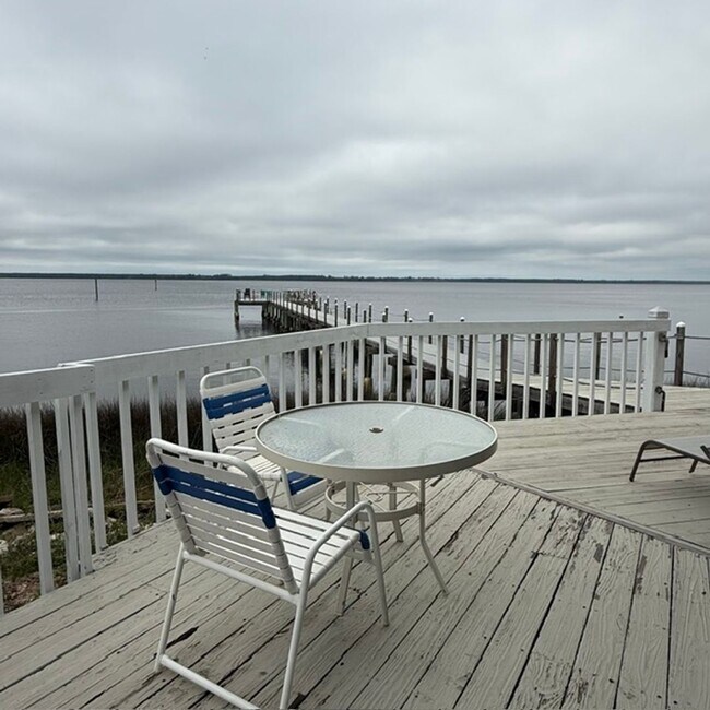 Building Photo - Bay Front Condo for Rent