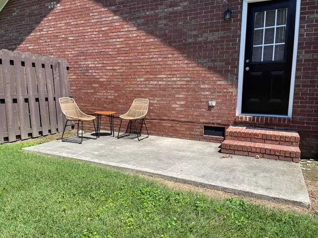 Building Photo - 20 W 5th St