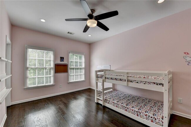 Building Photo - 11653 Parkside Ave