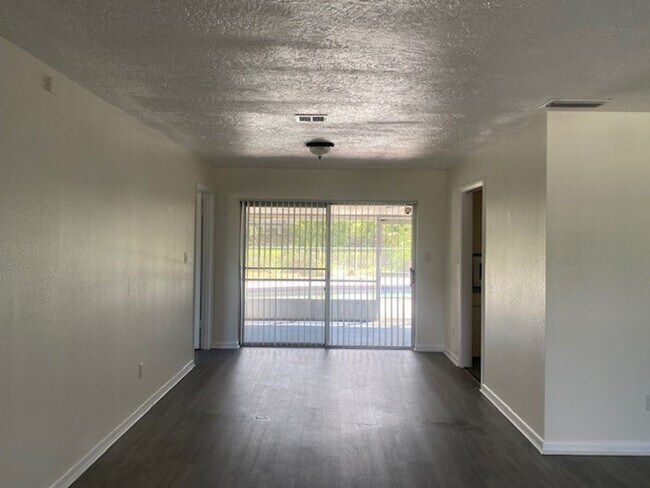Building Photo - 3/2 Split Plan Pool Home in Indian Trails - Available 8/7