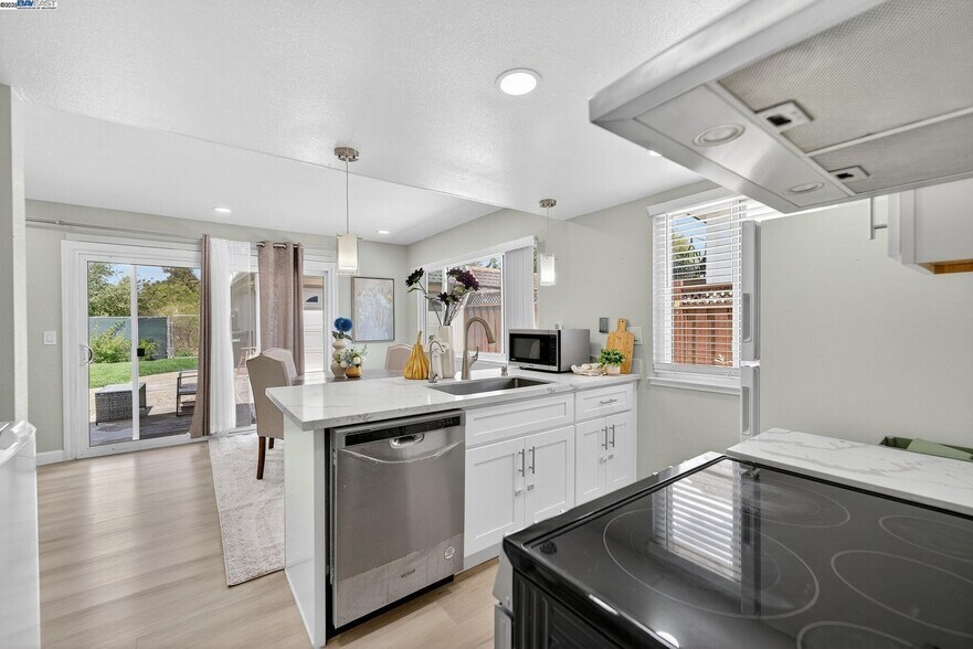 Building Photo - 1810 Peary Way