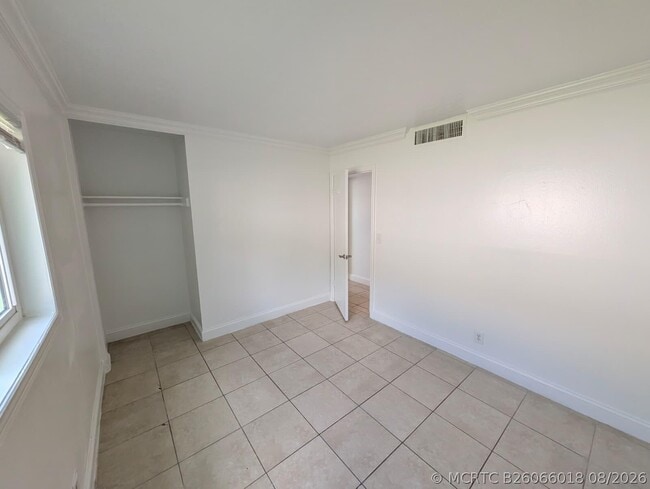 Building Photo - 817 Lighthouse Dr