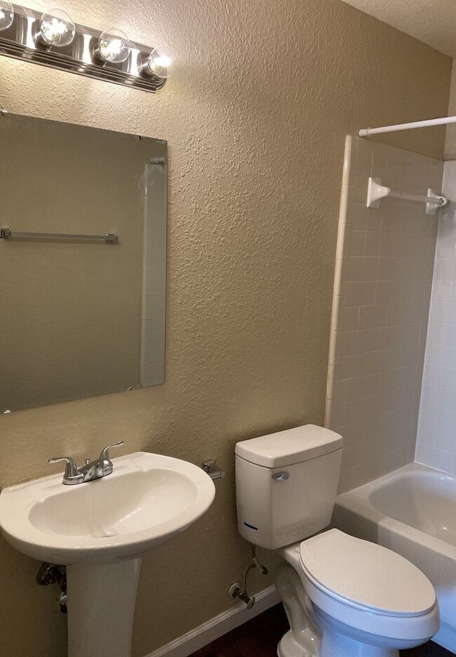 Building Photo - AVAILABLE NOW!