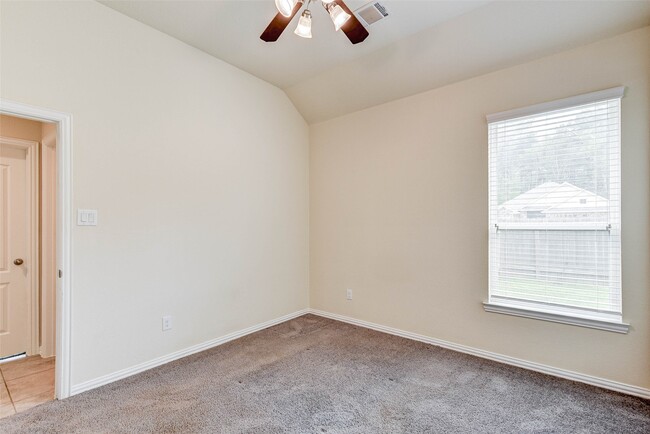 Building Photo - 84 Linnwood Dr