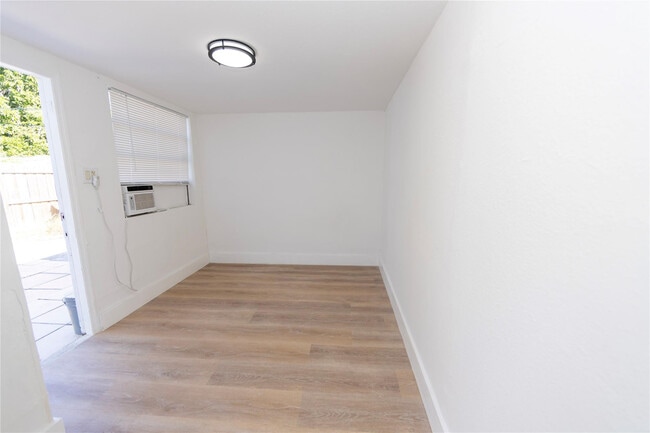 Building Photo - 2510 NE 3rd Ave