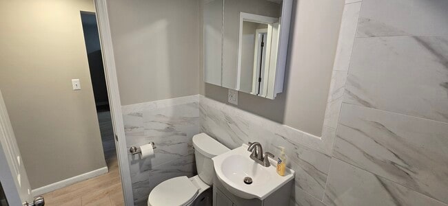 Building Photo - 895 Warrenville Rd