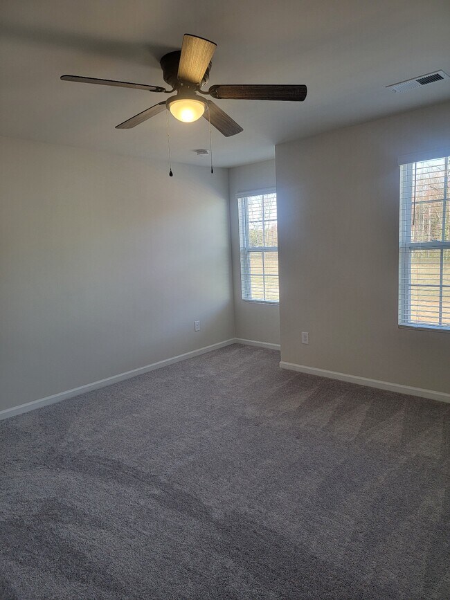 Building Photo - 44 Fernhill Ln