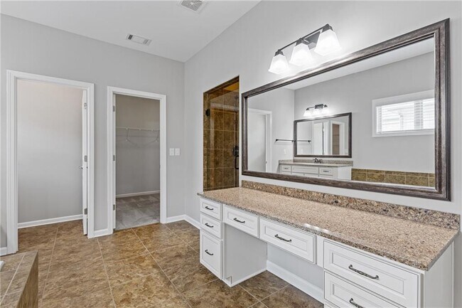 Building Photo - 5440 Northview Lake