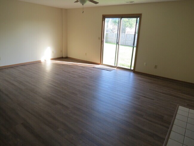 Building Photo - 1271 Caravel Dr