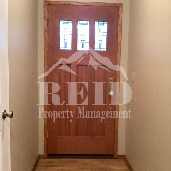 Building Photo - Central Kitsap Rambler 3 Bed 1.5 Bath 2 car garage