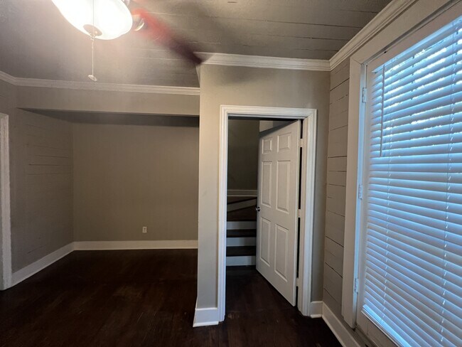 Building Photo - 300 W Dexter Dr