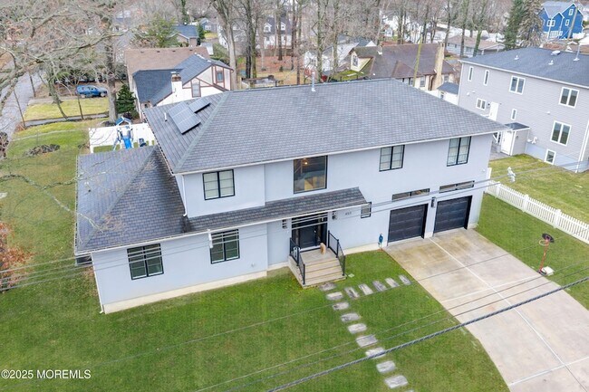 Building Photo - 450 Wells Ave