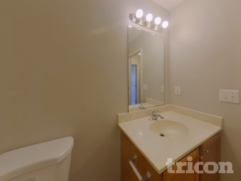 Building Photo - 3216 Laurenfields Way