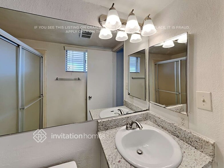 Building Photo - 2311 E Buffalo St