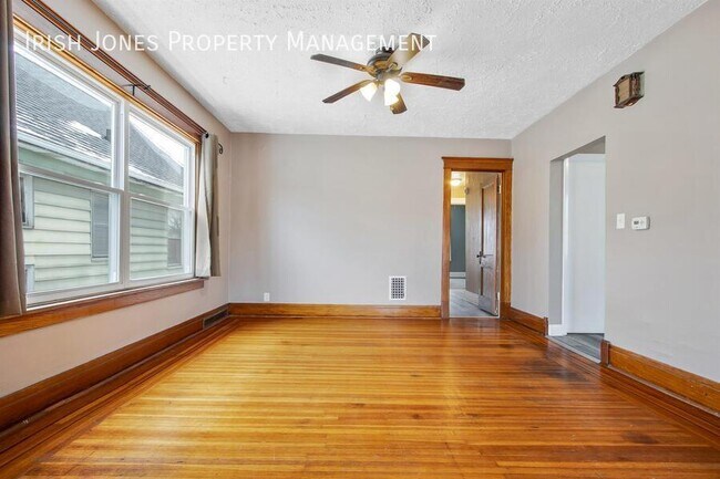 Building Photo - 38 Rugby Rd