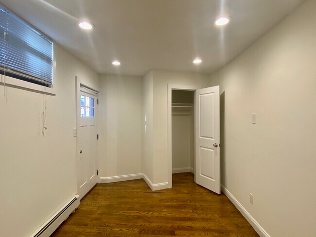 Building Photo - 5 N Margin St