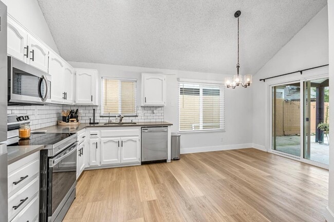 Building Photo - 3656 W Harvard Ave