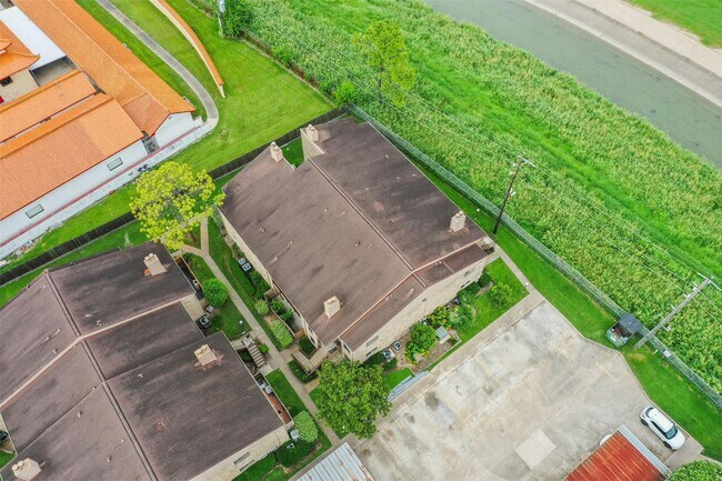 Building Photo - 10555 Turtlewood Ct