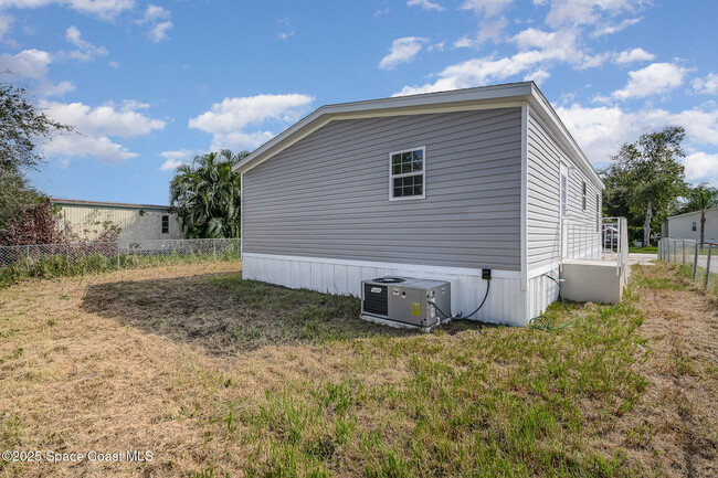 Building Photo - 2551 Chatham Way NE