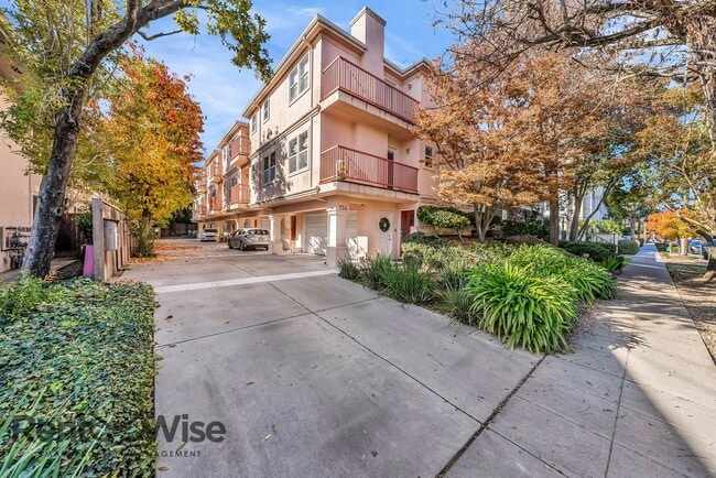 Building Photo - 734 Chestnut St