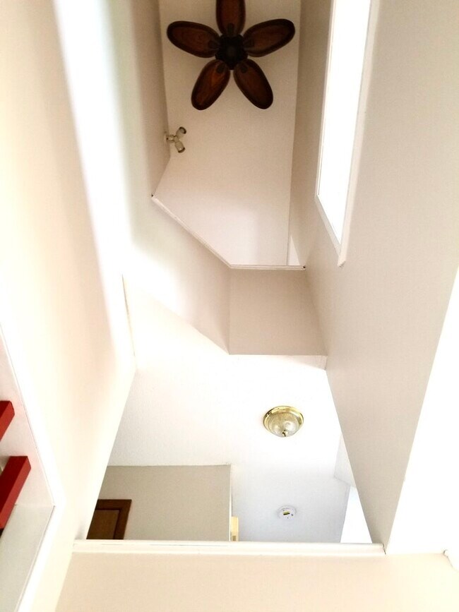 Building Photo - 60 Old Town Rd #112