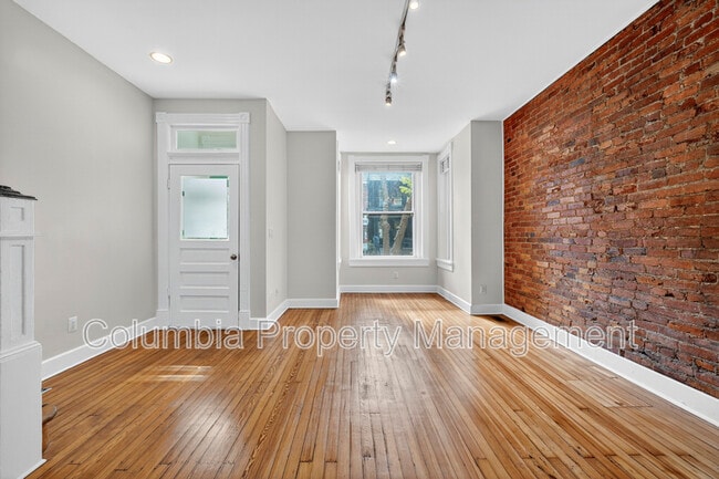 Building Photo - 1427 Monroe St NW