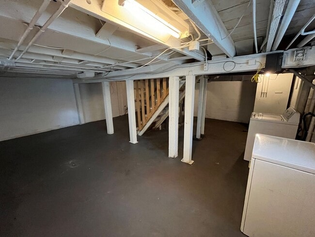 Building Photo - Single Family Home located south of Como P...