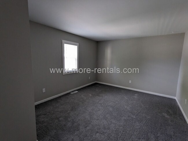 Building Photo - Updated German Village house area with attached garage