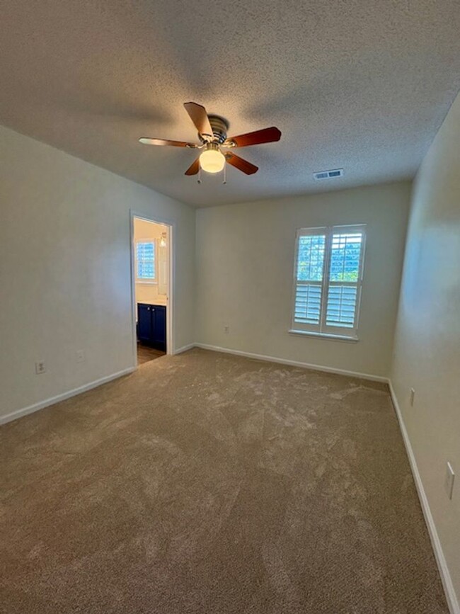 Building Photo - Lovely Updated Home in Grand Oaks