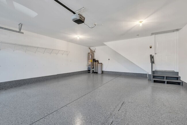 Building Photo - 129 Vintage Cir