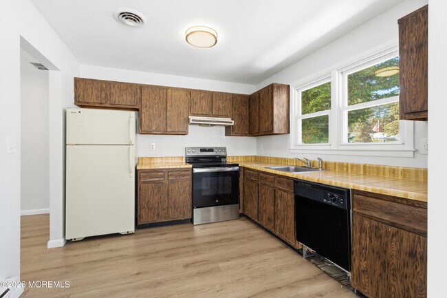 Building Photo - 91 Westport Dr