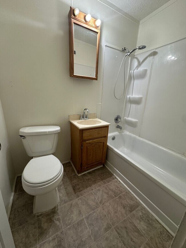 Building Photo - 31 Riley Manor Cir