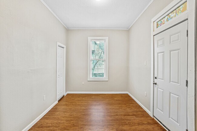 Building Photo - * Move-In Special * Beautiful 3 Bed / 2 Bath Home in Fort Smith